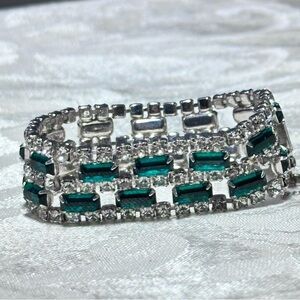 Dazzling Silver and Green Glass Crystal Secure Lock Bracelet 4363